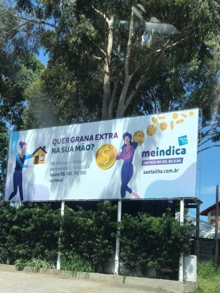 Divulgação da campanha ''Me Indica'' através de outdoor.